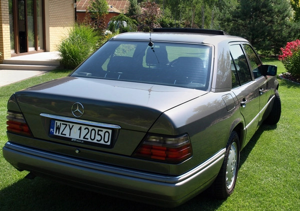 Mercedes-Benz Klasa E cena 49000 przebieg: 166000, rok produkcji 1993 z Skoki małe 781